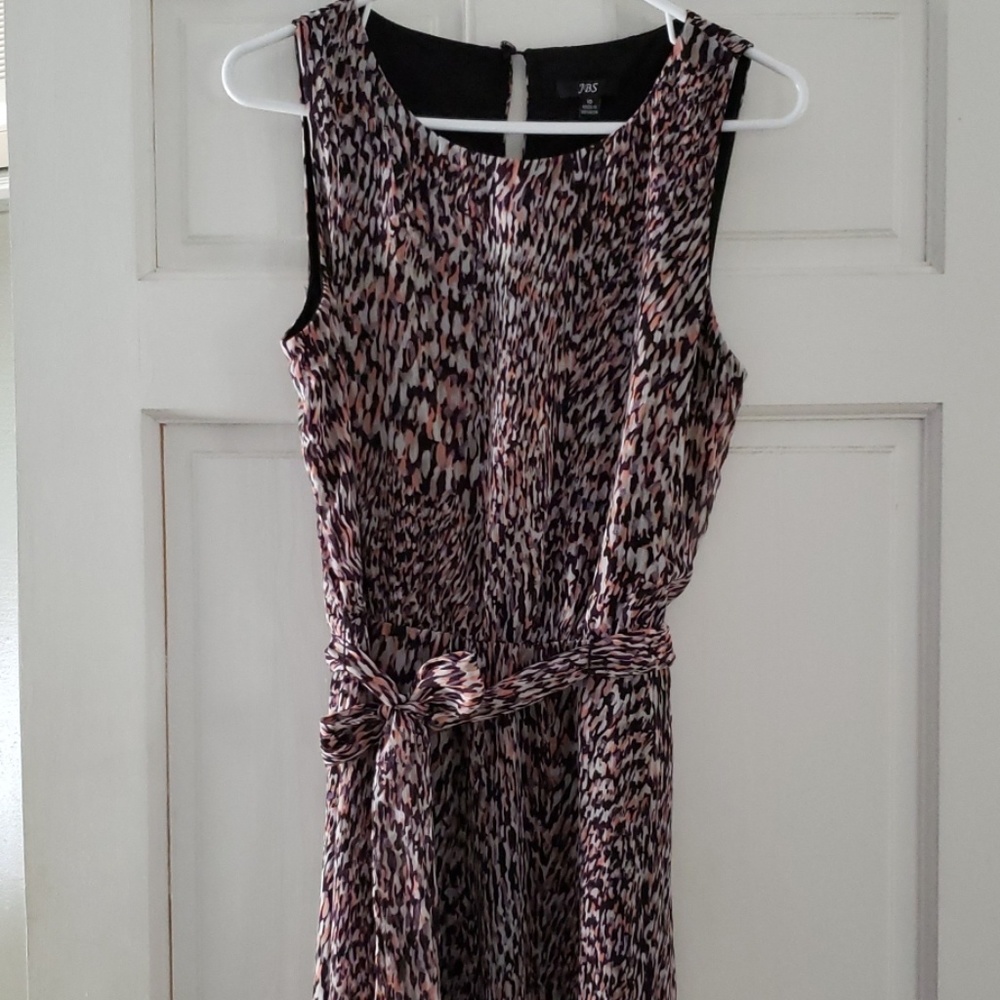 Dress sleeveless and fully lined